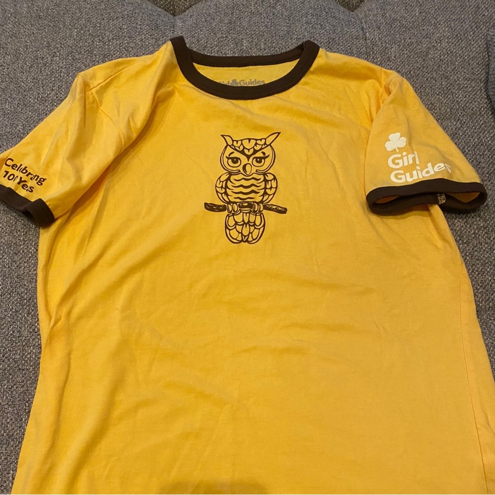 Girl guides 100 year anniversary Yellow Owl Short Sleeve Tee